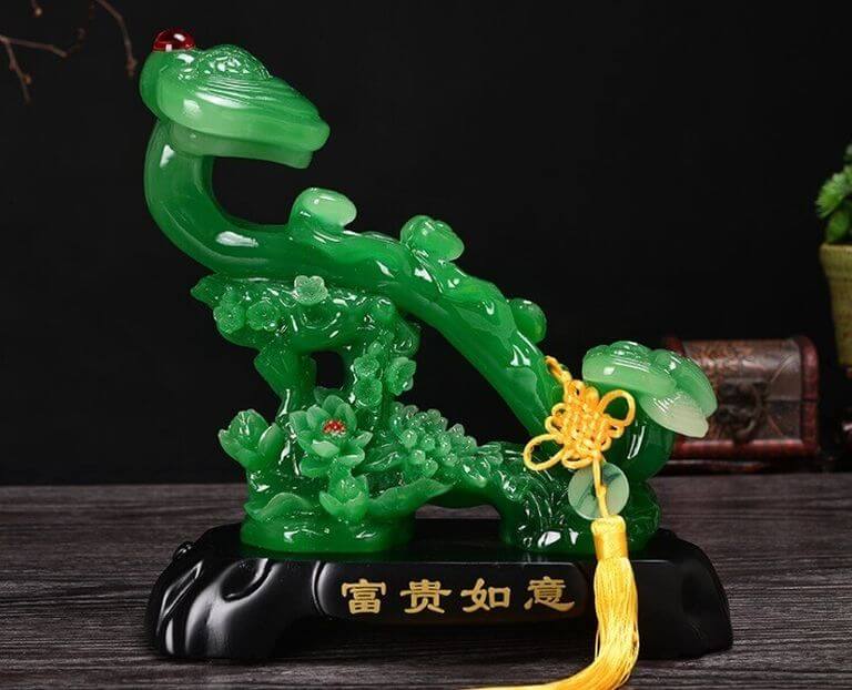 Gậy như ý ngày nay được nhà kinh doanh đặt trên bàn làm việc với mong muốn hóa giải hung khí thu hút tài lộc