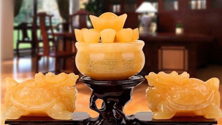 Bát tụ bảo hay còn gọi là tụ bảo bồn, đây là vật phẩm phong thủy để bàn làm việc được doanh nhân sử dụng