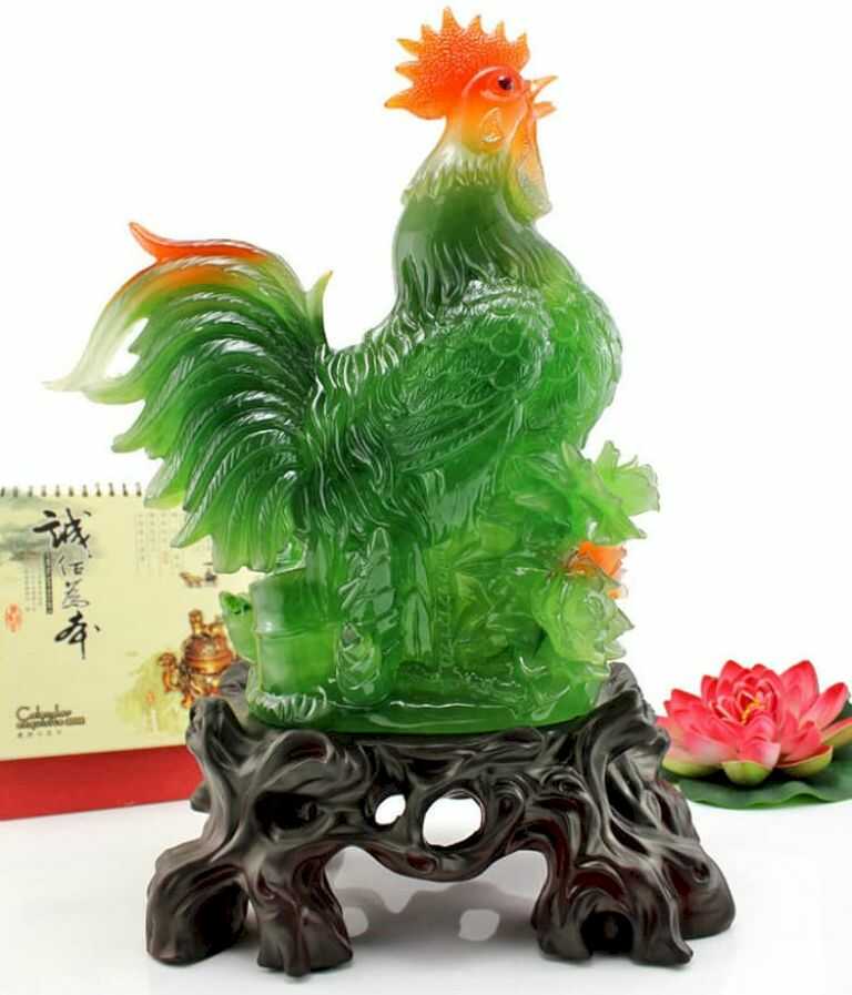 Tượng linh vật gà cũng là mẫu tượng để bàn làm việc hợp với tuổi kỷ tỵ sinh năm 1989