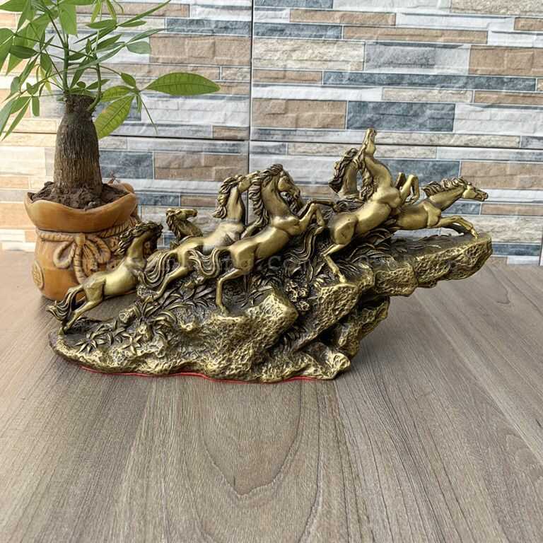 Đây là mẫu tượng để bàn với ý nghĩa của sự thành công và chiến thắng vẻ vang