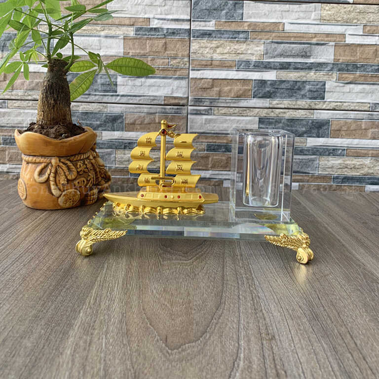 Hộp bút phong thủy kèm mô hình thuận buồm xuôi gió