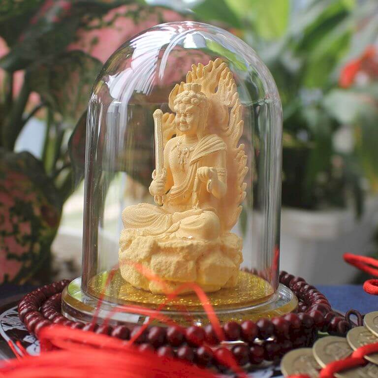 Bất Động Minh Vương tượng phật để xe ô tô tuổi Quý Dậu (1993) thuộc Kiếm Phong Kim