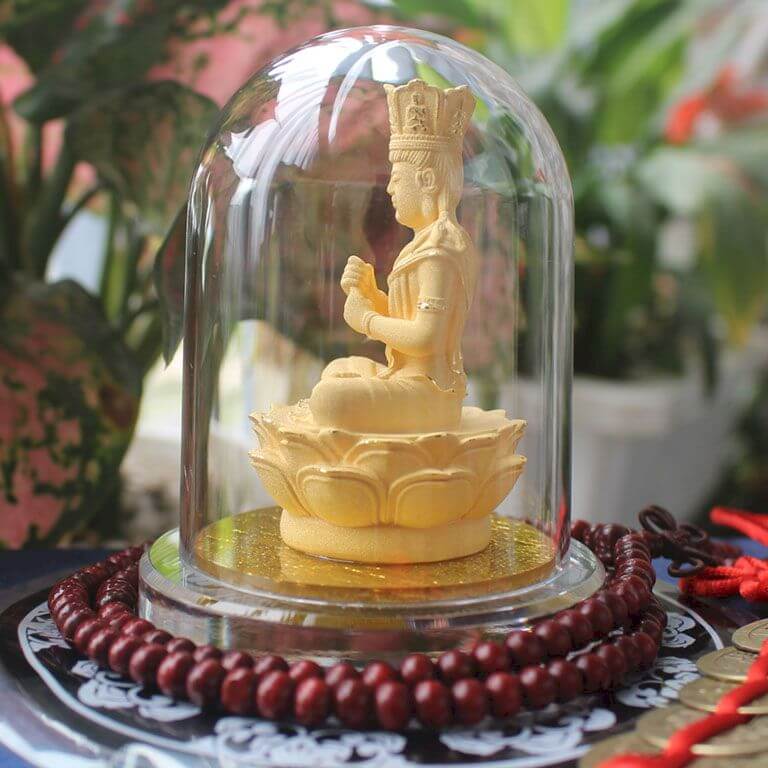 Đại Nhật Như Lai với ánh hào quang được xem là sáng hơn cả ánh hào quang của mặt trời