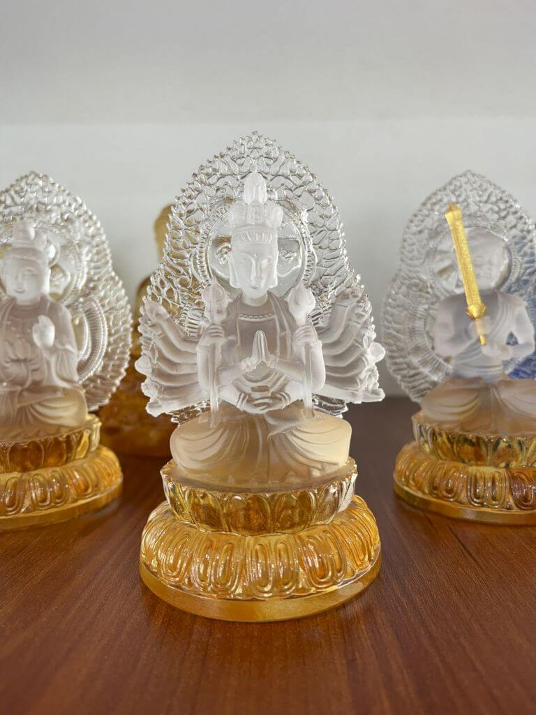 Mẫu tượng phật Thiên Thủ Thiên Nhãn chất liệu lưu ly màu trắng