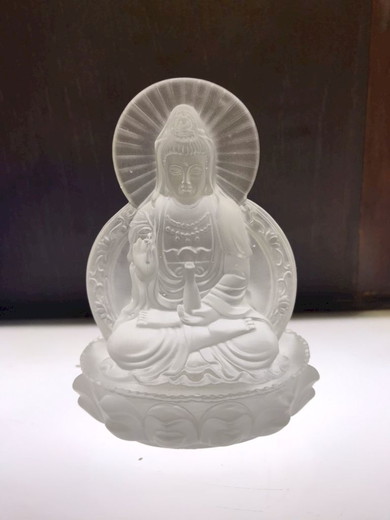 Mẫu tượng phật quan âm lưng tượng ánh hào quang phát sáng bằng lưu ly trắng hợp mệnh Kim
