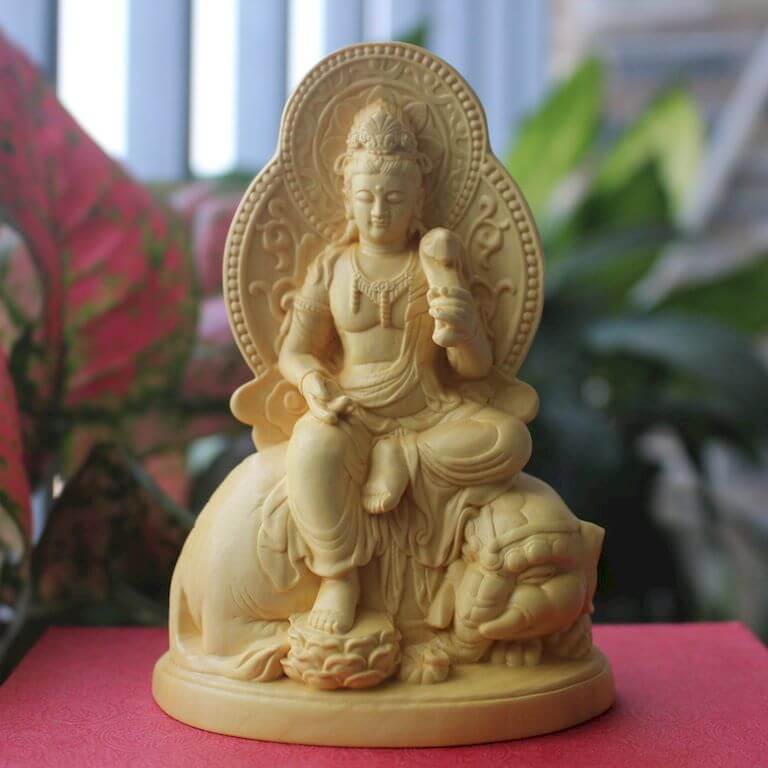 Tượng Phật Phổ Hiền Bồ Tát là một trong những mẫu tượng phật để xe ô tô người mệnh Mộc