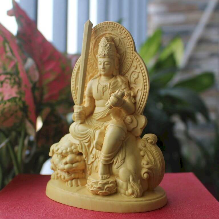 Tượng Văn Thù Bồ Tát gỗ Hoàng Dương mang lại nhieuf điều tốt lành cho người mệnh Mộc
