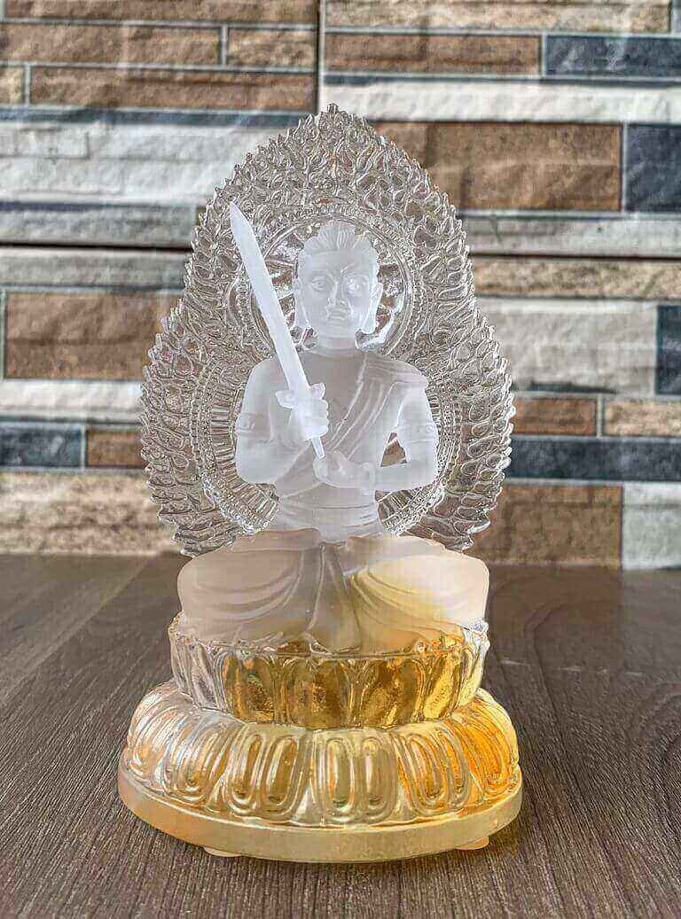 Tượng Phật Bất Động Minh Vương lưu ly màu trắng