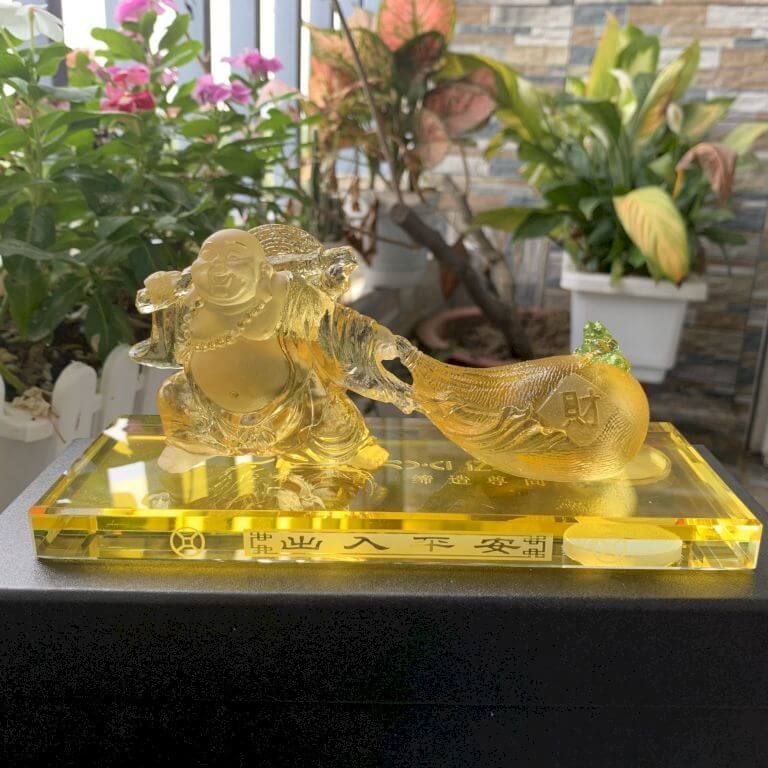 Tượng Phật Di Lặc kéo bao tiền chất liệu lưu ly để xe ô tô