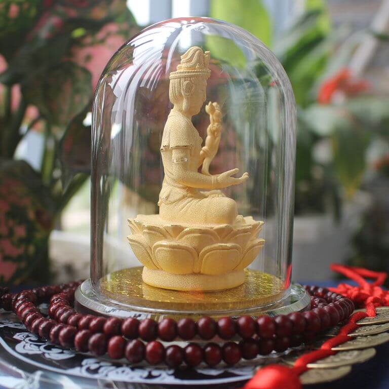 Mẫu tượng phật Đại Chí Bồ Tát phù hợp cho người mệnh Kim để trên xe ô tô