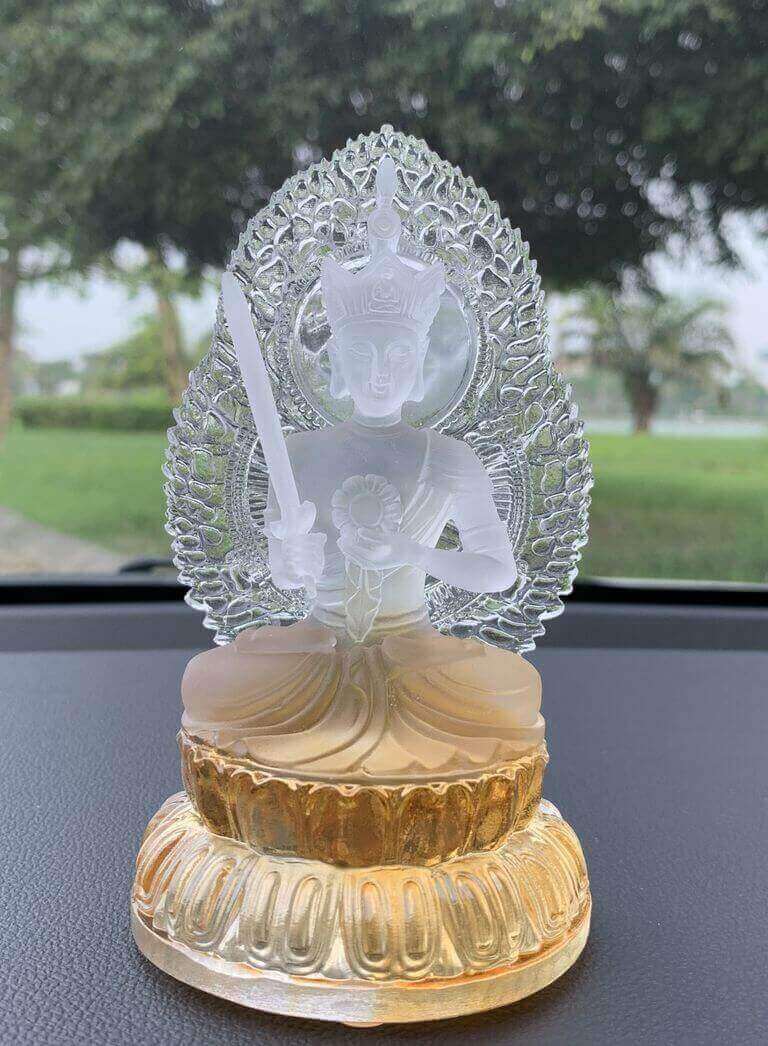Tượng phật Hư Không Tạng Bồ Tát cho người mệnh Kim chất liệu lưu ly màu trắng trong