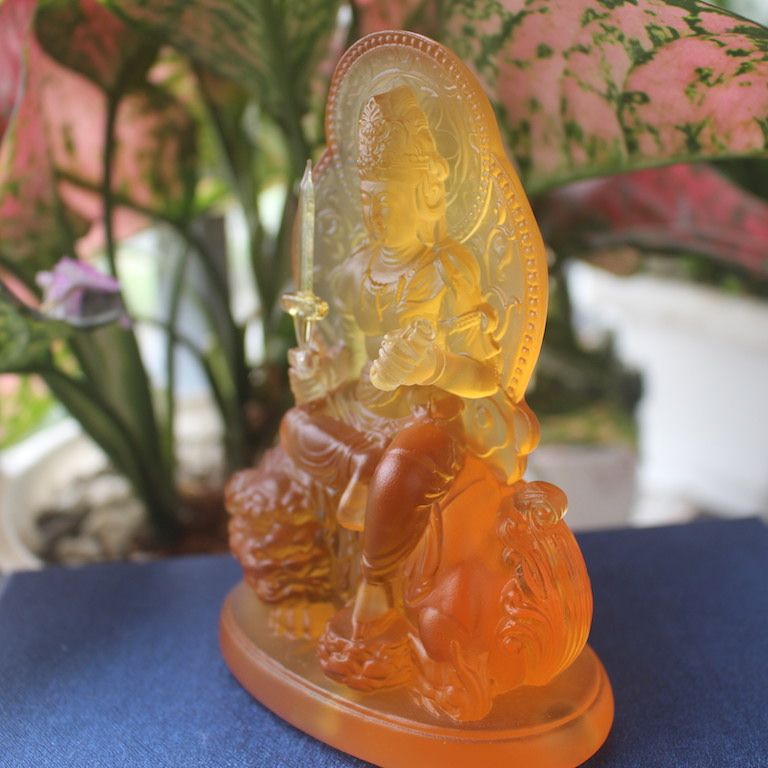 Lưu ly màu vàng mang lại cảm giác gần gũi ấm cúng