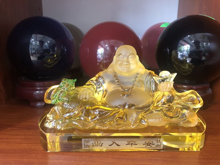 Tượng Phật Di Lặc lưu ly cao cấp với ý nghĩa giàu sang phú quý, hạnh phúc viên mãn cho con người