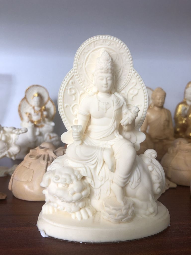 Tượng Phật Quan Âm để xe ô tô chất liệu đá bột ép