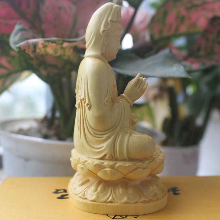 Tượng Phật gỗ Hoàng Dương được ưa chuộng bởi trong gỗ có mùi thơm nhẹ