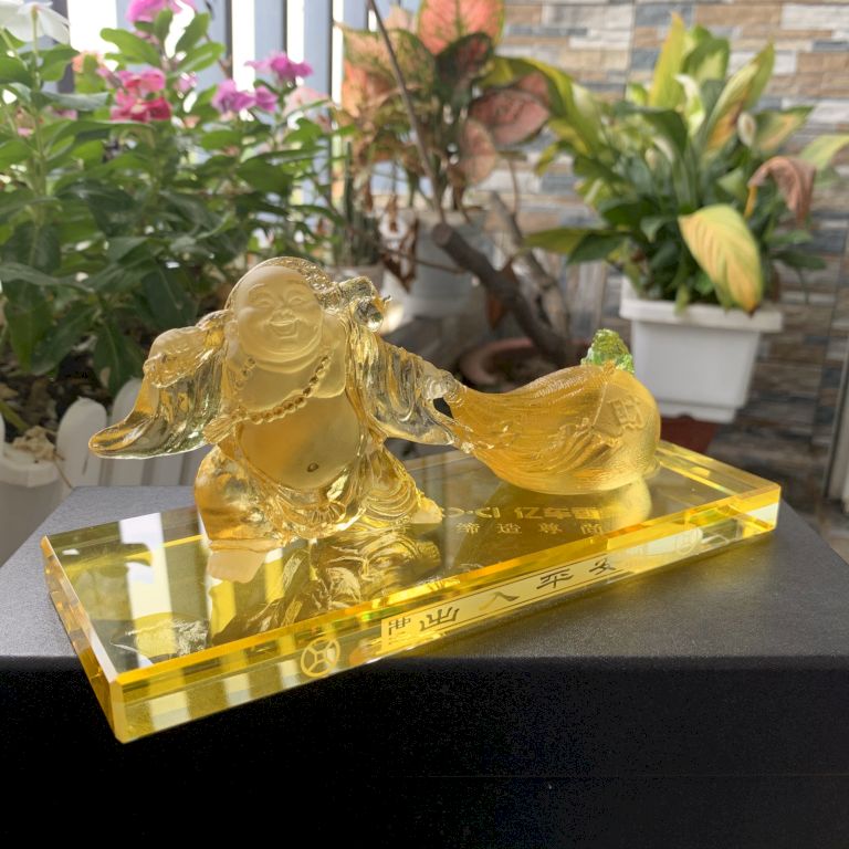 Tượng Phật Di Lặc kéo bao tiền lưu ly màu vàng