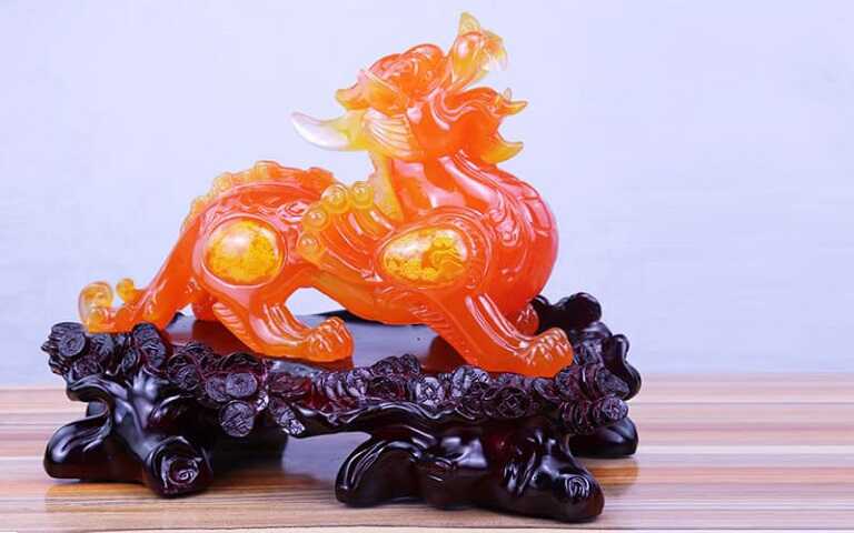 Tượng Tỳ hưu phong thuỷ để bàn làm việc tuổi Nhâm Thân