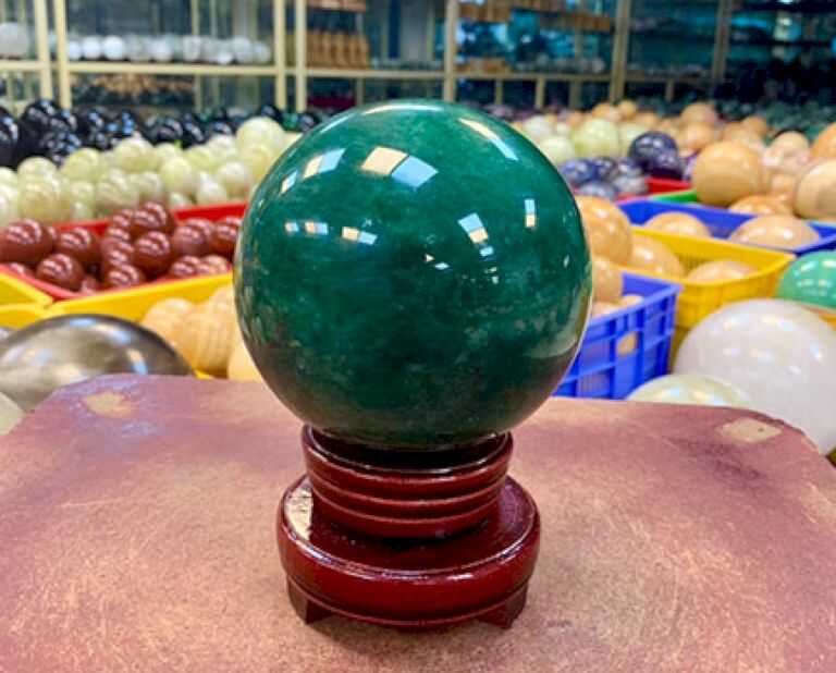 Cầu đá phong thủy mang năng lượng tích cực phù hợp để bàn làm việc trưởng phòng
