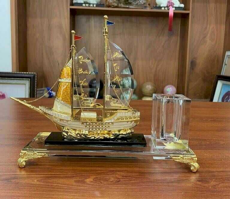 Hộp bút phong thủy thường được các doanh nhân thành đạt sử dụng để đặt trên bàn làm việc