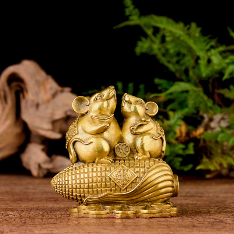 Tượng linh vật phong thủy là một trong những mẫu tượng được nhiều người lựa chọn đặt bàn làm việc