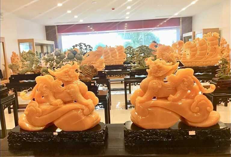 Tỳ Hưu thường được các chủ doanh nghiệp lựa chọn đặt ở bàn làm việc để thu hút tài lộc, của cải