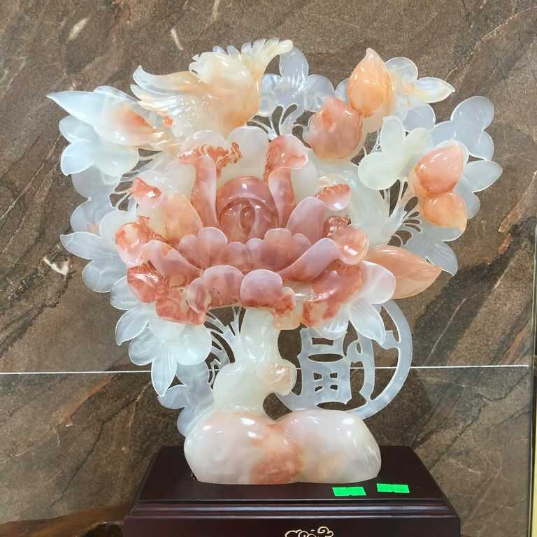 Mẫu tượng hoa mẫu đơn được chế tác từ chất liệu ngọc Onix