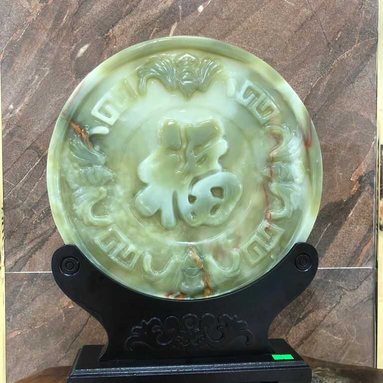 Đồng tiền thường thể hiện cho của cải, sự giàu sang phú quý.