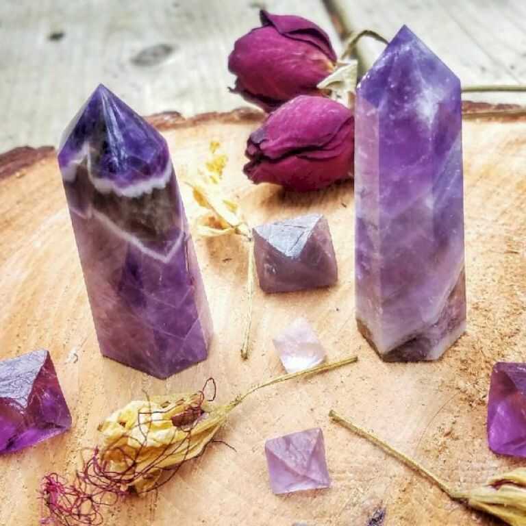 Trụ thạch anh xua đuổi tà khí mang lại may mắn