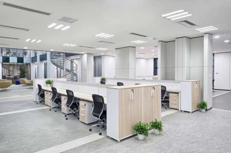 Cách hóa giải xung khắc bàn làm việc cạnh nhà vệ sinh
